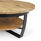 Detail afbeelding van de salontafel Bella gemaakt van mangohout en staal.