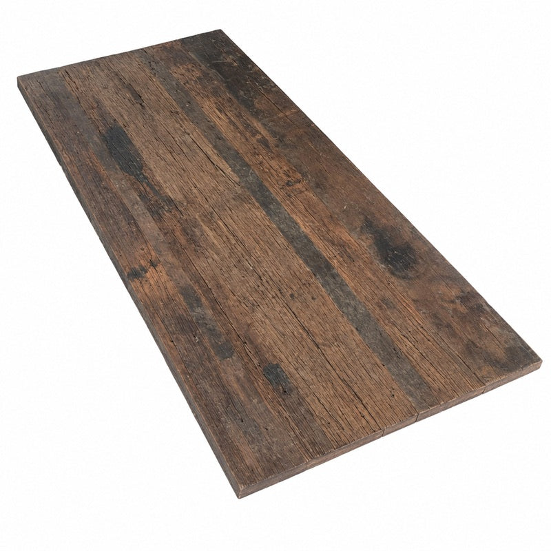Tafelblad van recycled houten planken.