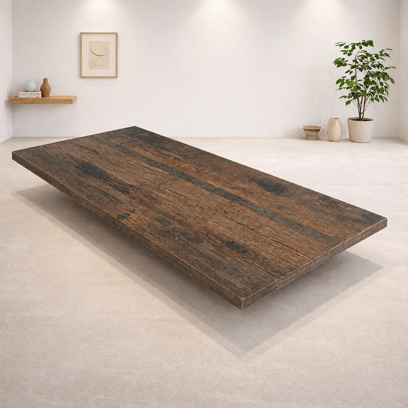 Tafelblad van reclaimed wood.