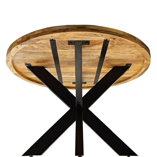 De Dine Fine 120 is een robuuste industriële eettafel met extra verstevigingen voor een stabiele stand.