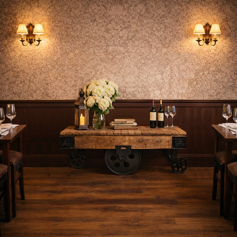 De Feline massieve mango houten salontafel is eenvoudig verrijdbaar doordat 2 van de 4 stalen zwenkwielen draaibaar zijn.