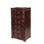De Fletcher ladekast is vervaardigd van leer met vintage accenten en heeft 6 laden.