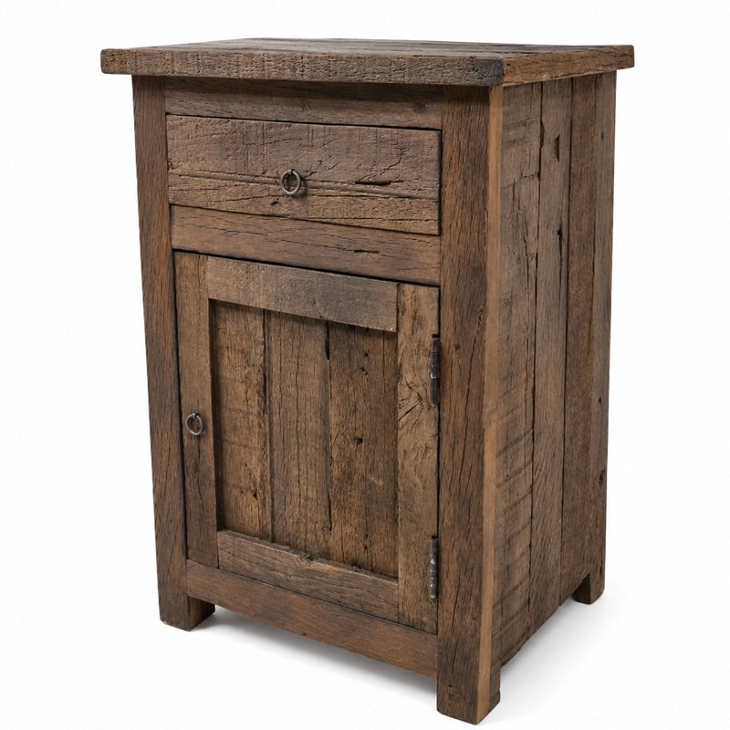Nachtkastje van reclaimed wood met 1 lade en 1 deur.