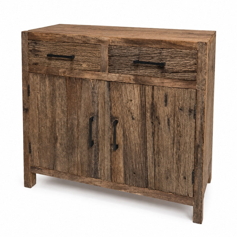 Het Isolde dressoir is volledig gemaakt van gebruikte houten planken.