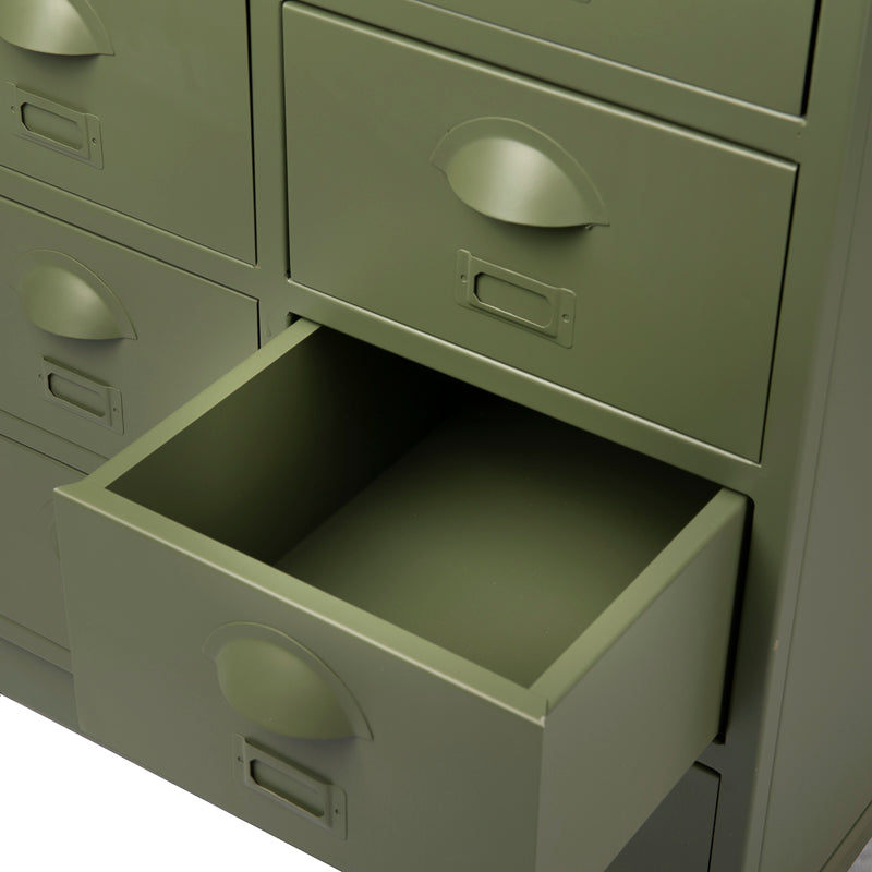 Detail afbeelding van laden met handvaten in de industriéle ladenkasten 