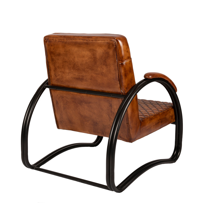 Robuuste vintage fauteuil met armlegger van leer.