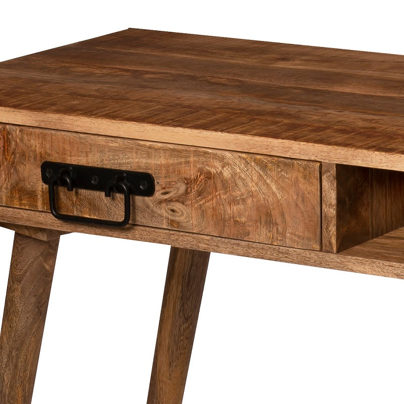 Detail van een mangohouten bureau.