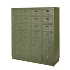 De lak van de Two Eight vintage ladekast heeft door de klassieke manier van lakken en nalakken een refurbished en industrieel karakter. 